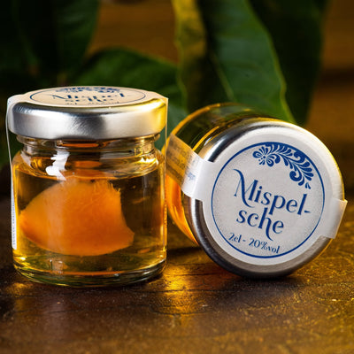 Frankfurter Mispelchen - Mispel Schnaps (Apfel-Likör mit Frucht) im Glas