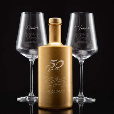 Geschenkidee für Goldene Hochzeit: Goldene Flasche mit zwei Gläsern im Set (personalisiert durch Gravur)