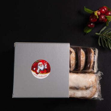 Kleine Weihnachts-Giveaway Box mit Santa Etikett (silberne Faltschachtel)