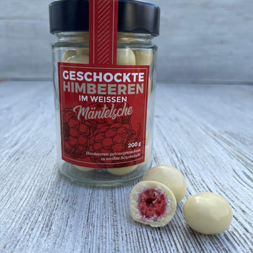 Geschockte Himbeeren im weissen Mäntelsche - Himbeeren in weißer Schokolade | Die Hessenmeister®